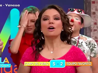 Tabata Culazo En Minivestido Rosa Vanessa VLA 07mar18