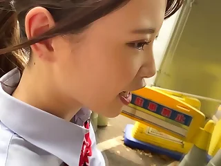 ハメ撮り　優等生スレンダー18歳。スレンダー美脚。バック、騎乗位、正常位の様々な体位でSEX。部活帰りにおじさん彼氏とゴム無しセックス 気持ち良すぎて膣出し懇願。　https&colon;&sol;&sol;bit&period;ly&sol;3sDjSwU