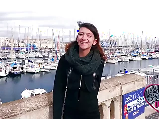 Melany&comma; une coquine qui teste l'anal pour la premi&egrave;re fois