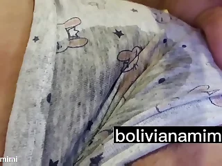 Operada y llena de ganas&period;&period;&period; no aguante y tuve q masturbarme&period;&period;&period;&period; quieres ver como moje mi short&quest; Entra en&nbsp;bolivianamimi&period;tv