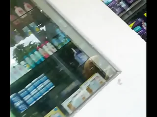 Caminando por iciness calle encontr&eacute; una linda chica grove shor sexy